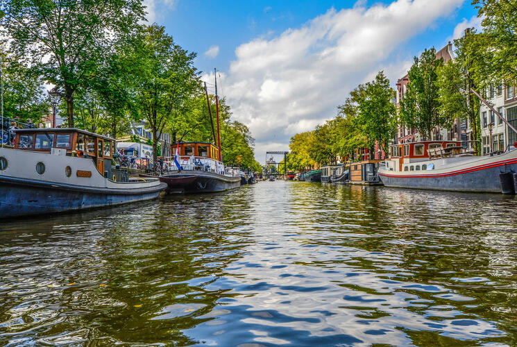 Romantische Wasserwege in Holland